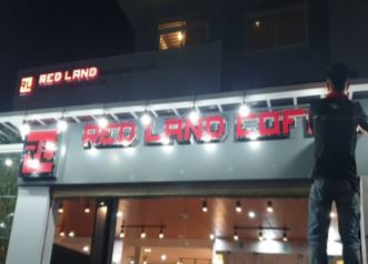 Chữ inox đèn led Red Land Coffe - Thiết Kế Nội Thất Kiến Vàng - Công Ty TNHH Thương Mại Quảng Cáo Và Nội Thất Kiến Vàng